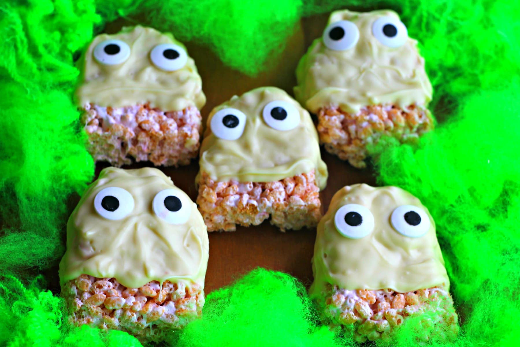 white chocolate rice krispie ghosts