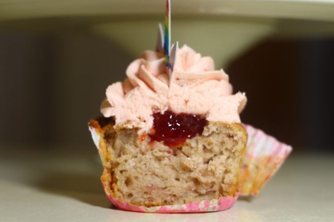 strawberry cup cake recipe Strawberry Cupcakes with a Jammy Surprise.