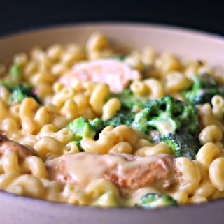 Cheesy Chicken Pasta with Broccoli recipe for family meals