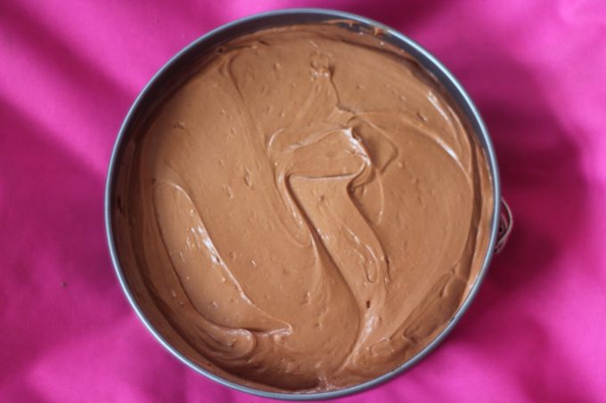 nutella cheesecake in a springform tin