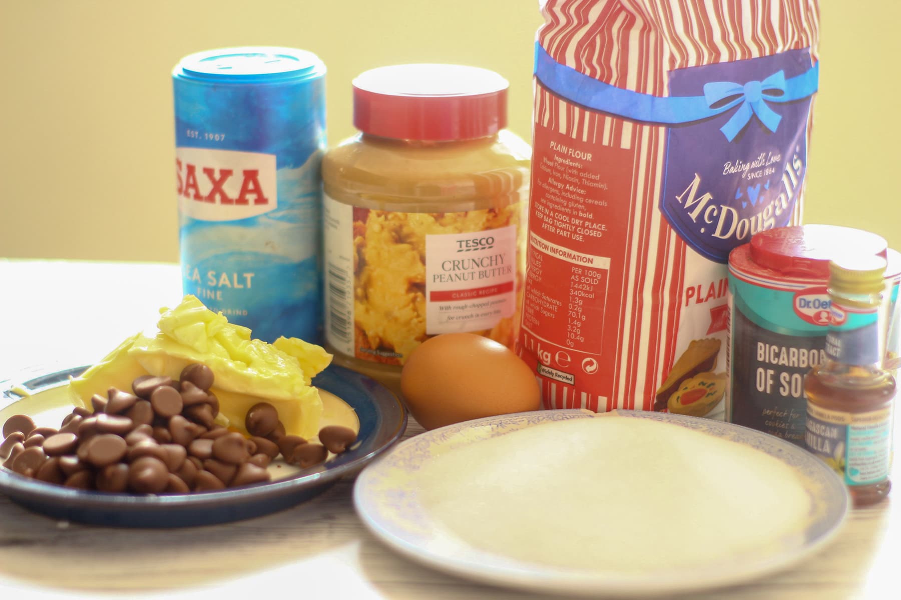 peanut butter, vanilla extract, chocolate chips, butter, sugar, egg, plain flour, bicarbonate of soda, salt