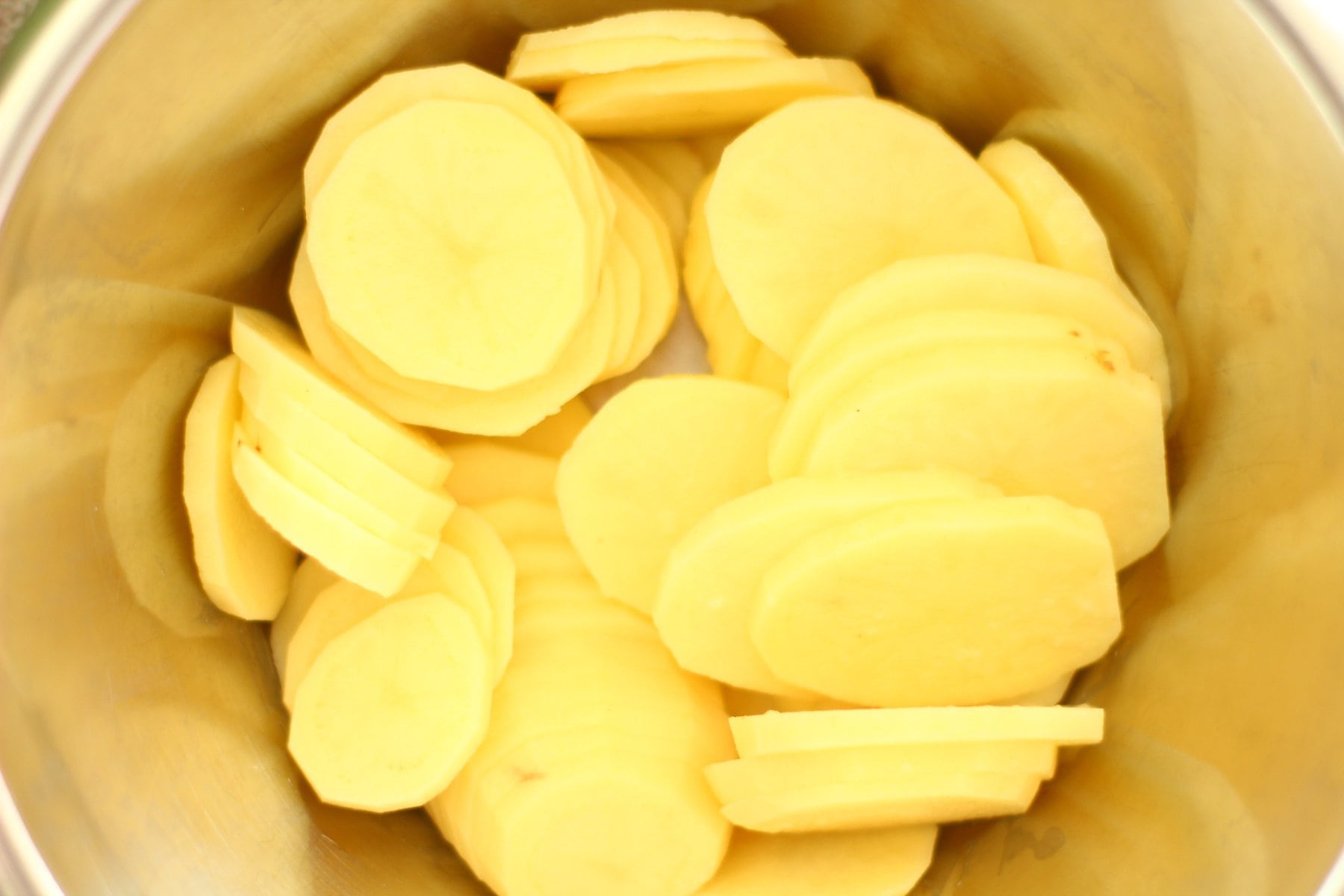 potatoe slices in a bowl