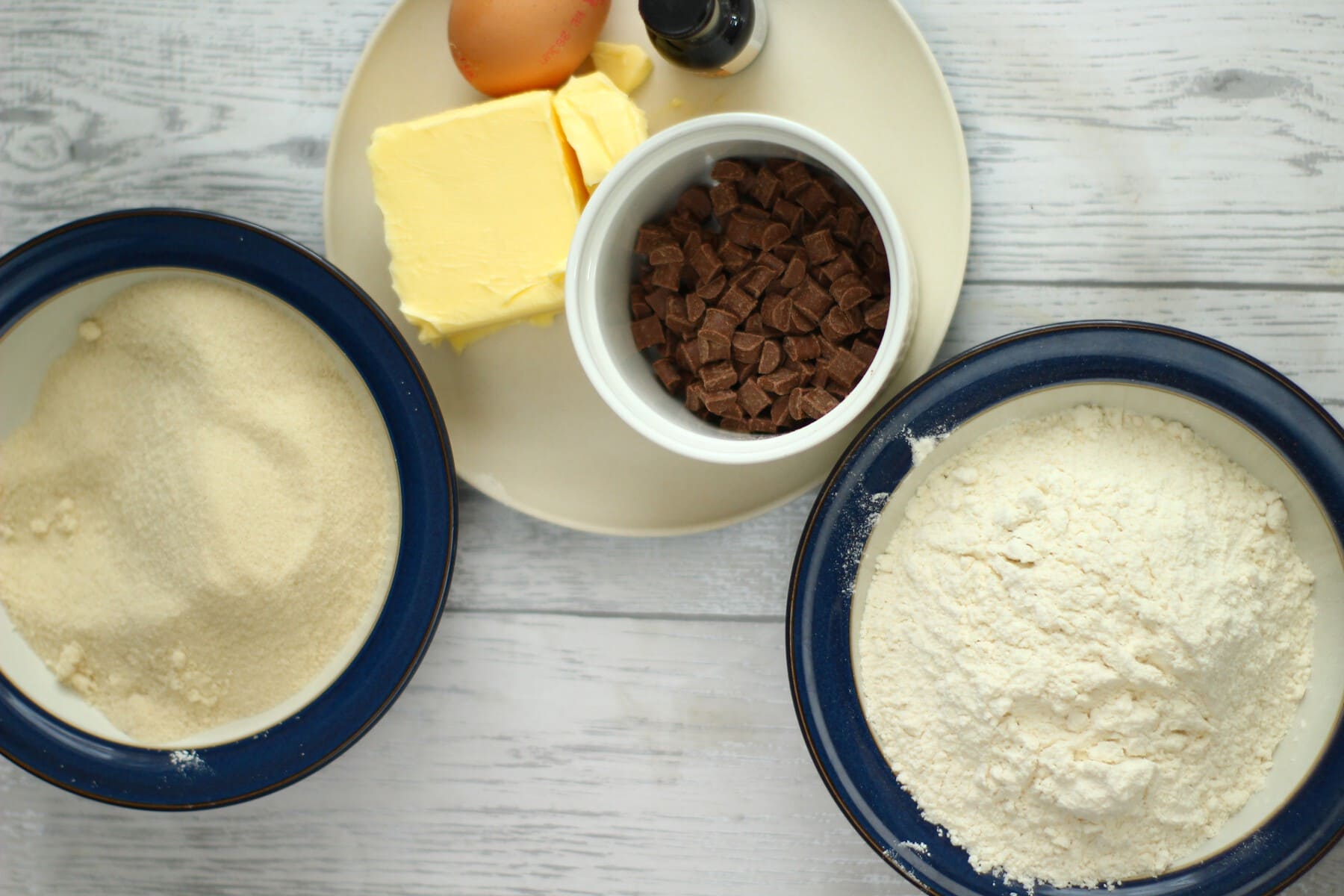 flour,sugar,egg,butter,chocolate chips,vanilla essence