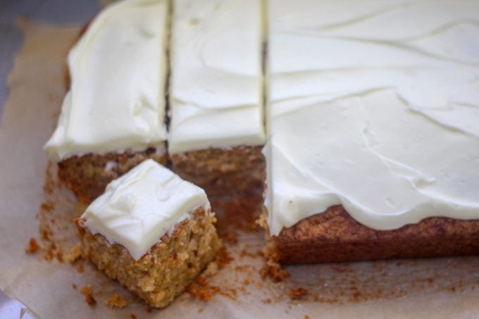 carrot cake traybake